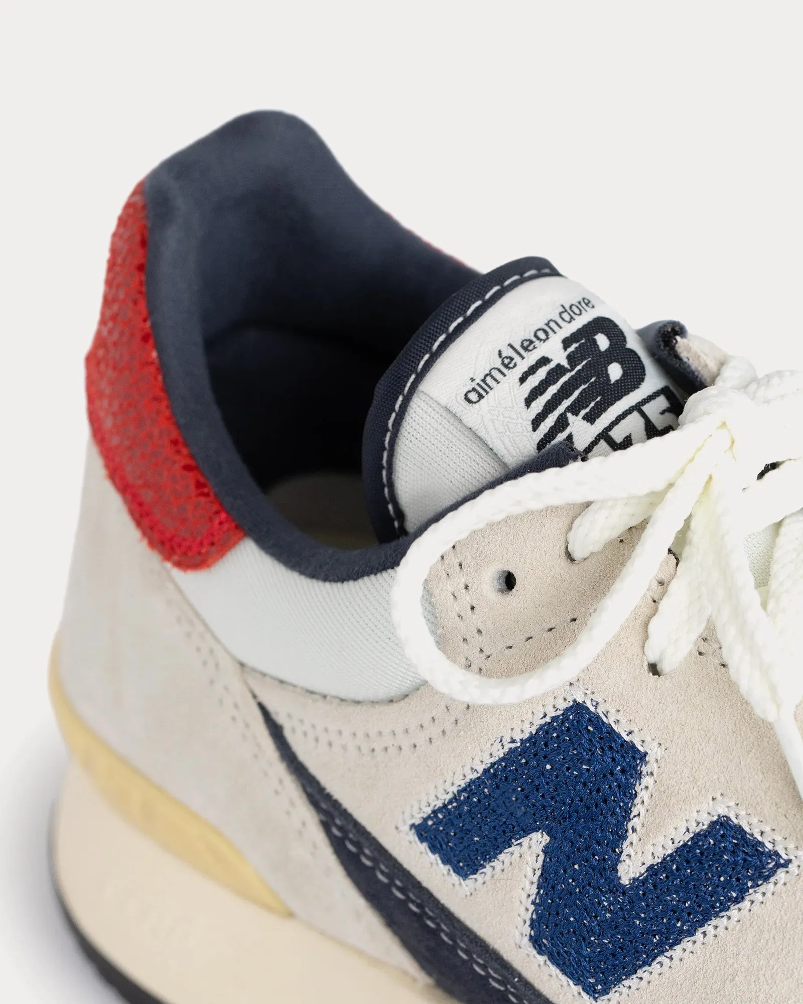 475 Beige / Multi Low Top Sneakers