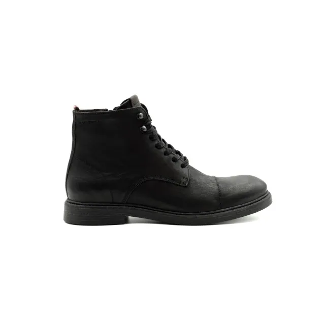 Ambitious Laced boots