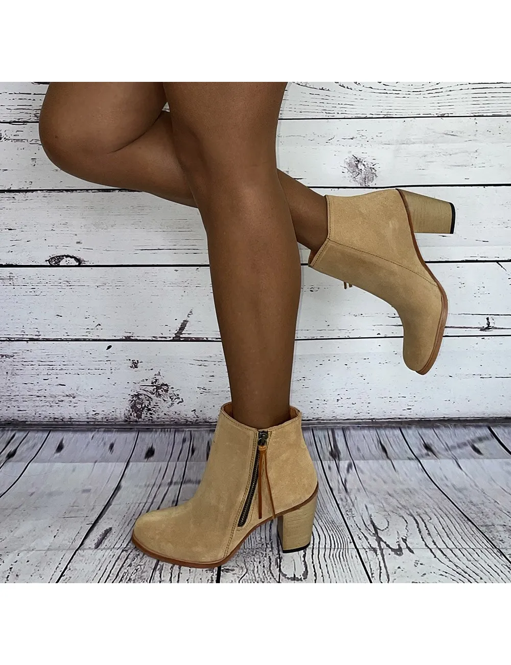 Bottines daim beige tendance