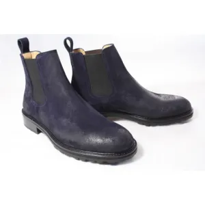 Camplin Cadogan boots gekleed