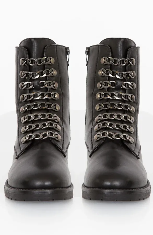 Chain Exclusive Boots