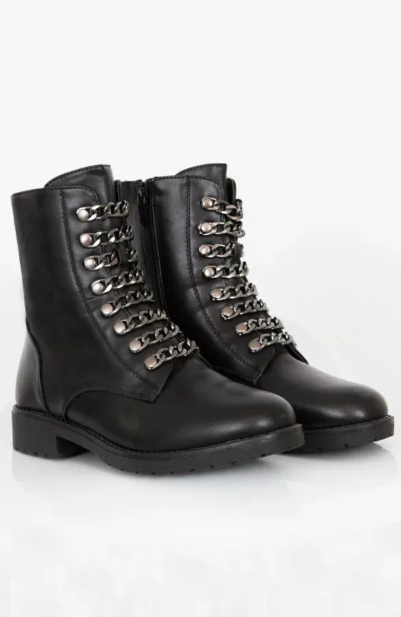 Chain Exclusive Boots