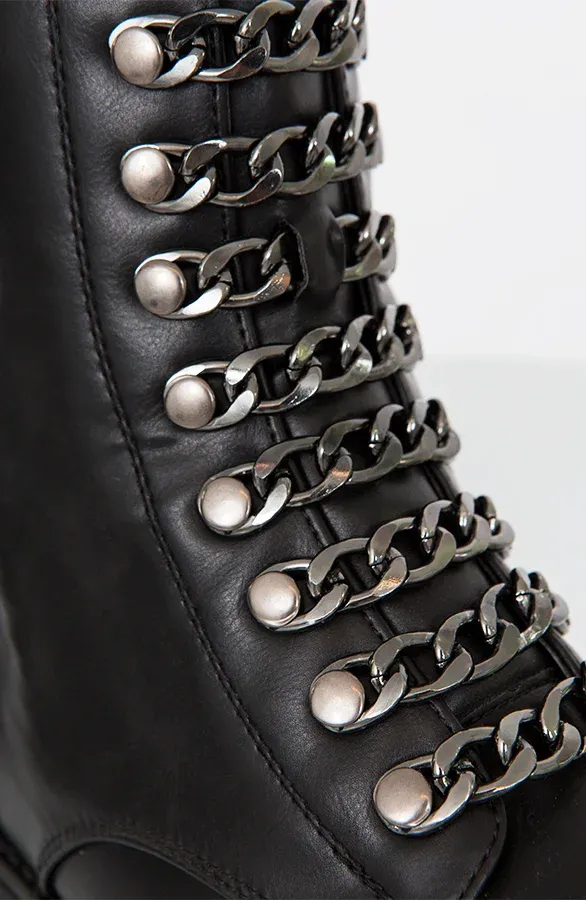 Chain Exclusive Boots