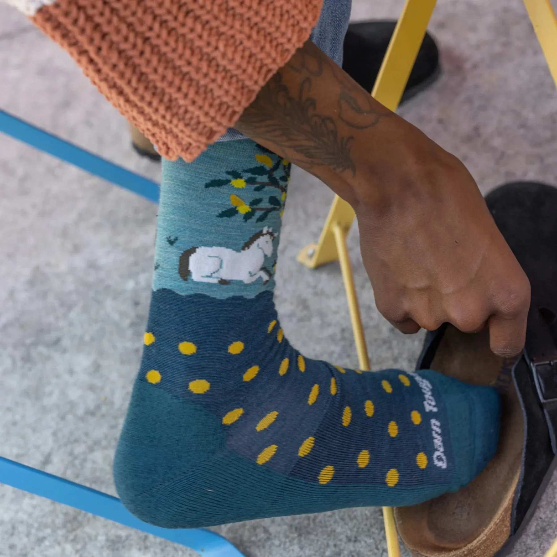 Darn Tough 6105 Women's Wild Life Crew Lightweight Lifestyle Sock - Dark Teal