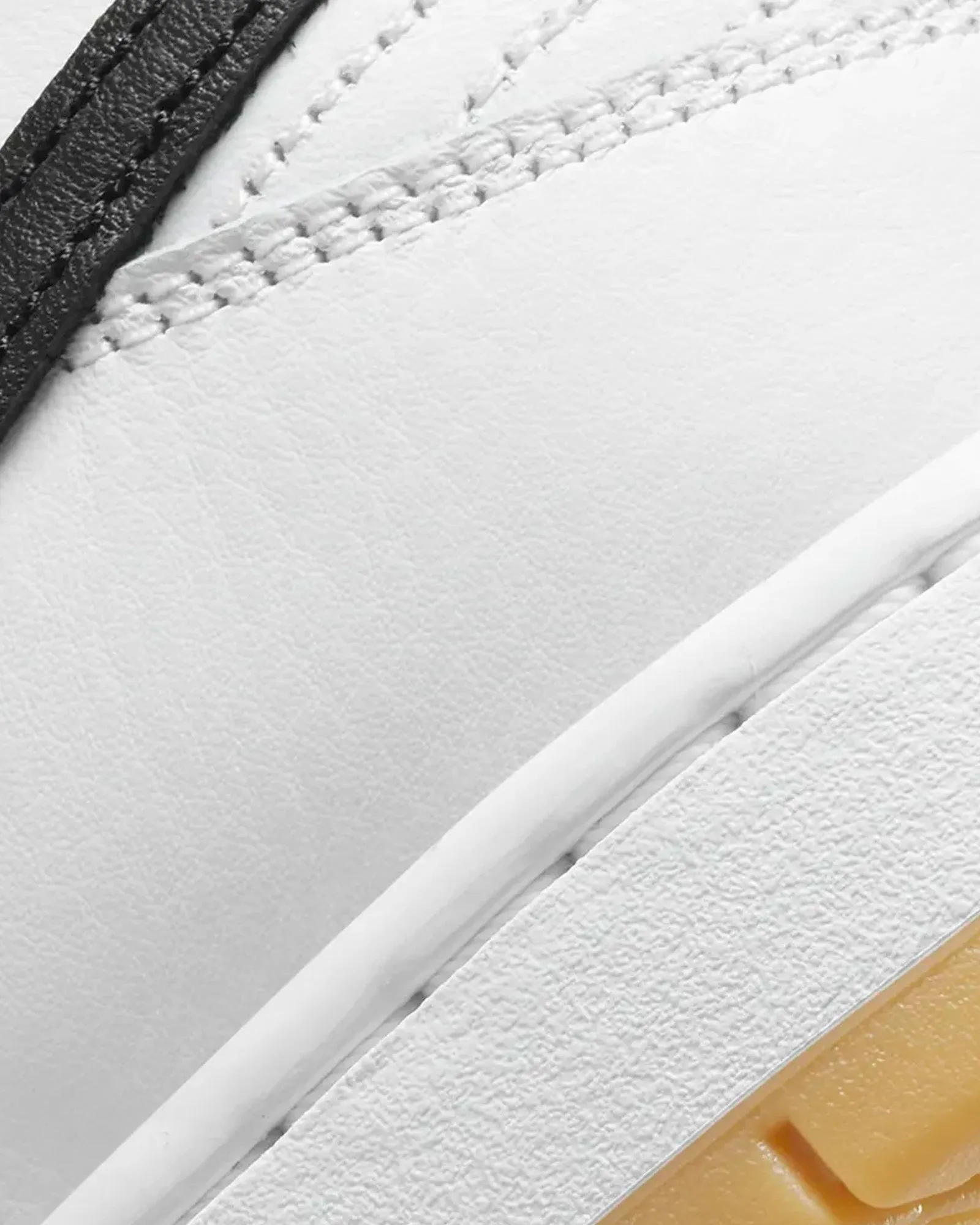 SB Dunk Low White / Gum Light Brown Low Top Sneakers