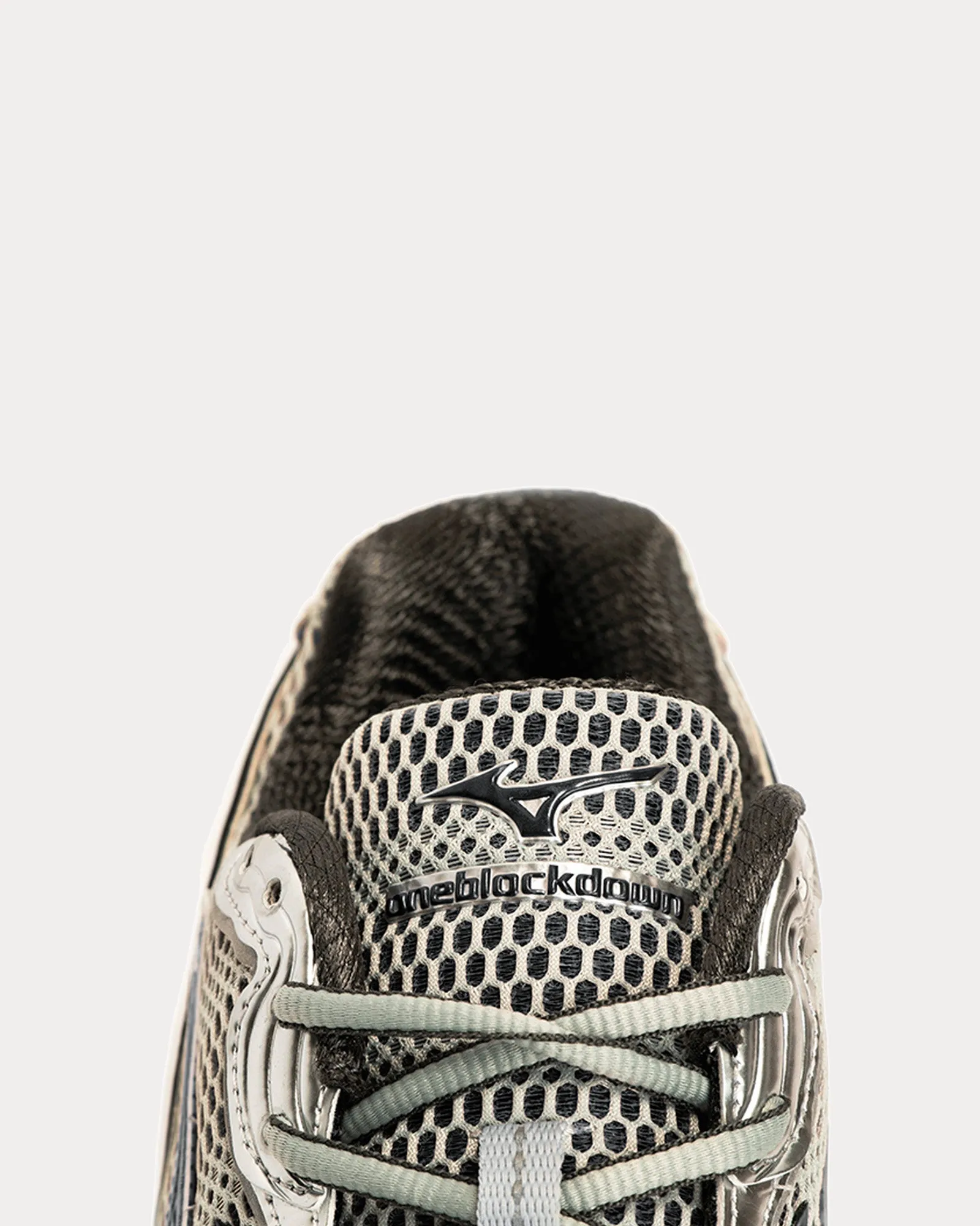 Wave Rider 10 'Onyx' Black / White Low Top Sneakers